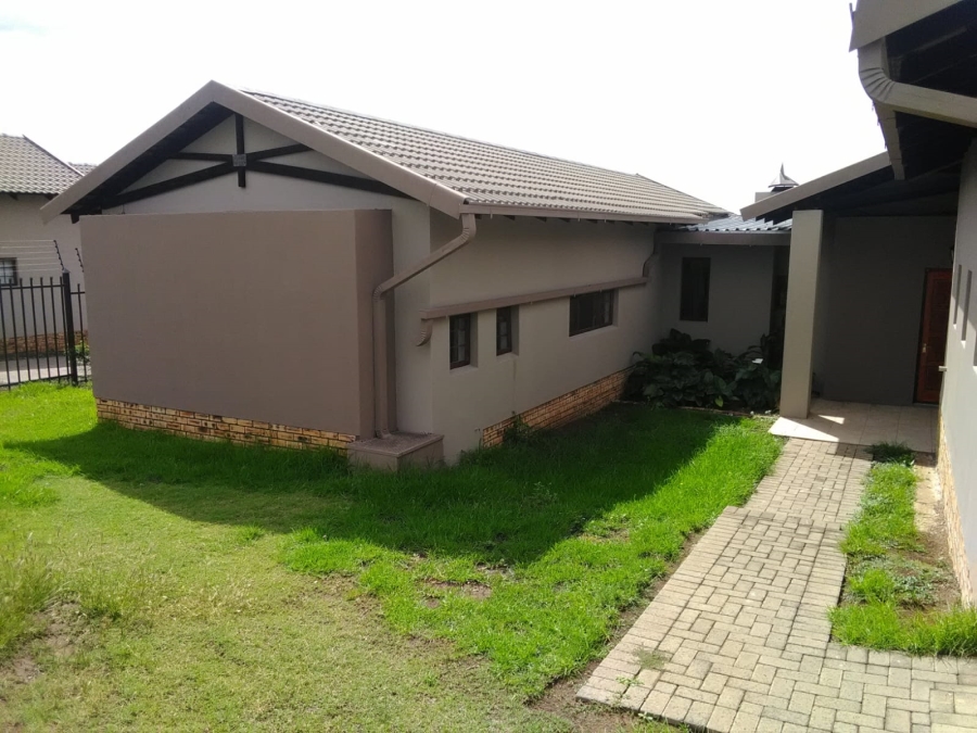 To Let 3 Bedroom Property for Rent in Hillside Free State